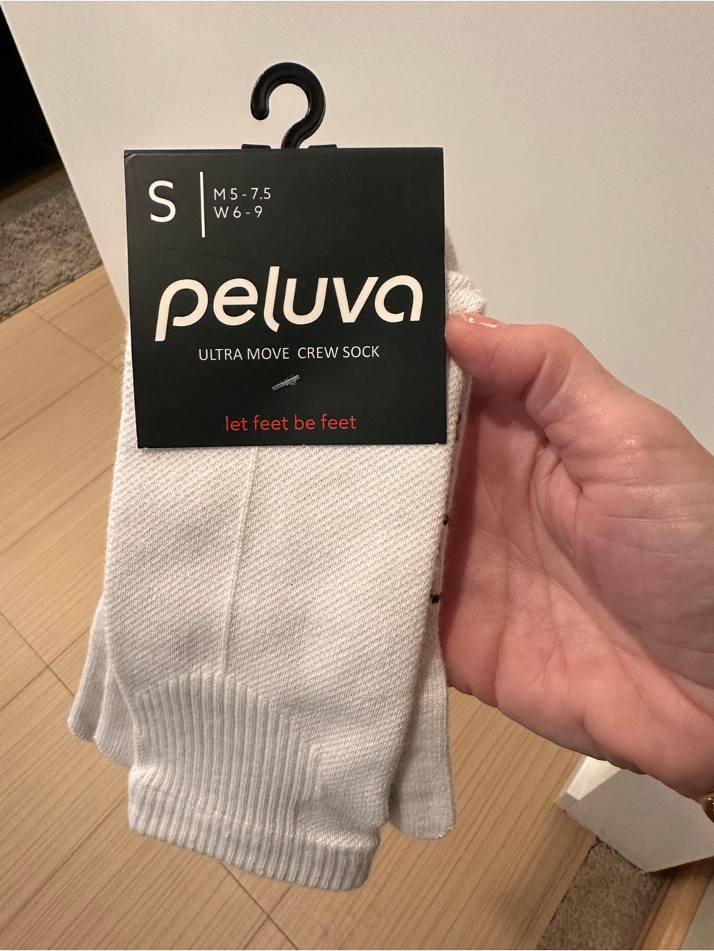 Women’s Peluva White Ultra Move Crew Socks - Size S